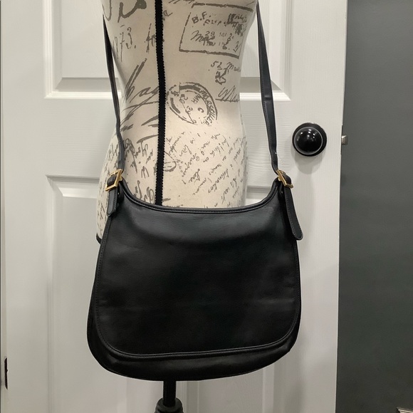 GIANI BERNINI SLIM LEATHER MESSENGER FLAP BAG